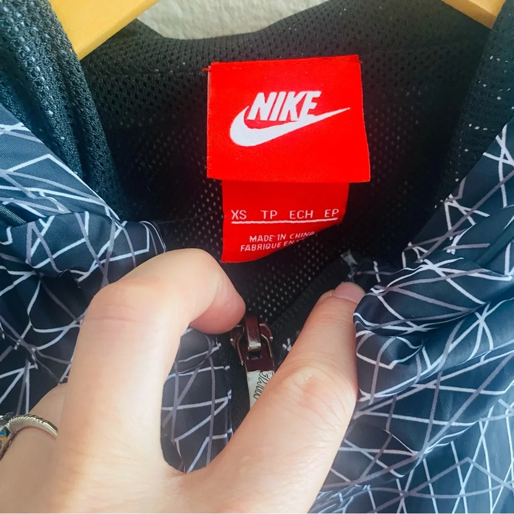 Nike RU Grid Print WindRunner Women's Jacket EUC Size XS - Picture 7 of 13